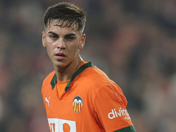 Real Betis mengincar gelandang Aston Villa, Enzo Barrenechea