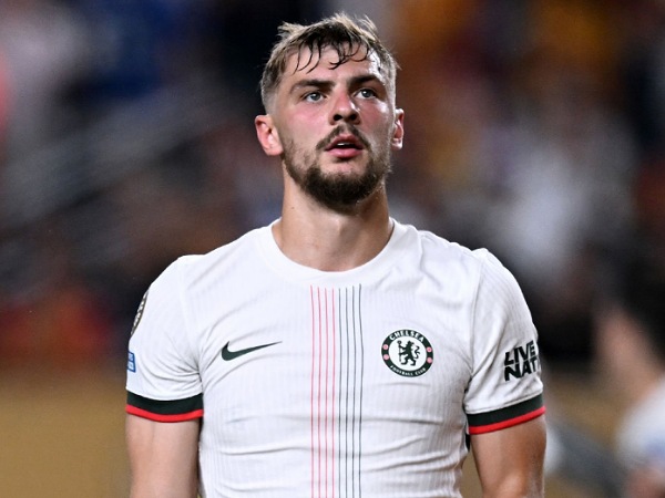 Gelandang Chelsea, Kiernan Dewsbury-Hall