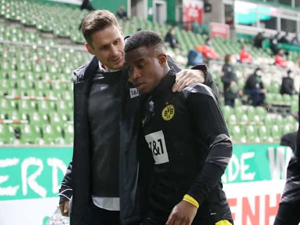 Sebastian Kehl dan Youssoufa Moukoko