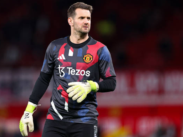 Tom Heaton Perpanjang Kontrak Satu Tahun di Manchester United