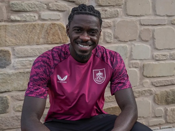 Bek baru Burnley, Axel Tuanzebe