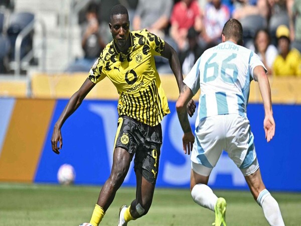 Serhou Guirassy dilaporkan masuk menjadi incaran terbaru AC Milan di bursa transfer musim panas tahun ini / via Getty Images