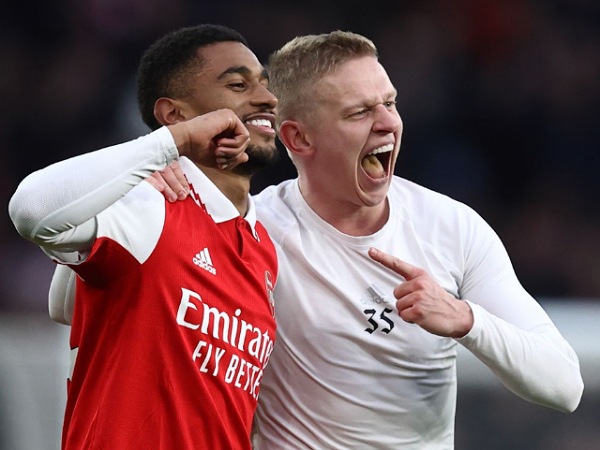 Reiss Nelson dan Oleksandr Zinchenko dalam bidikan Fulham