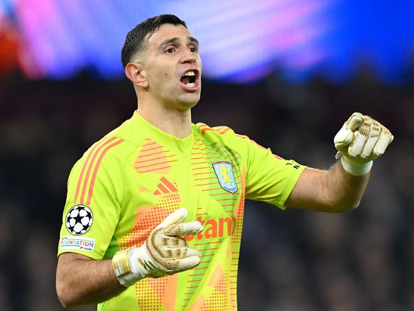 Chelsea sempat dikaitkan dengan kiper Aston Villa, Emiliano Martinez