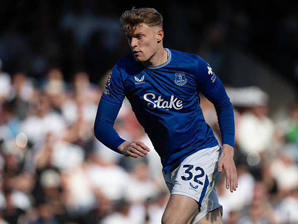 Kontrak Baru Jarrad Branthwaite Jadi Prioritas Everton
