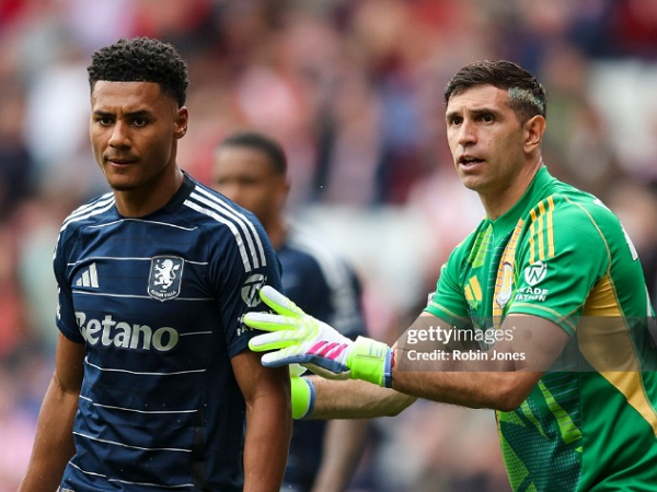 Dua pemain kunci Aston Villa, Ollie Watkins dan Emiliano Martinez