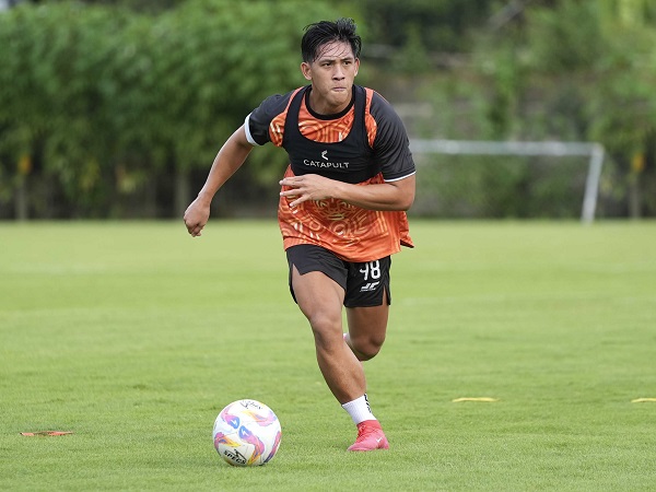 Penyerang anyar Persija Jakarta, Eksel Runtukahu