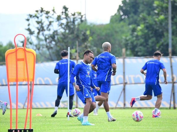 Bojan Hodak sebut ada beberapa pemain baru yang kondisi kebugarannya merosot