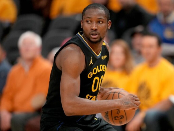 Jonathan Kuminga baru saja menyelesaikan musim NBA keempatnya yang diwarnai dengan janji dan frustrasi di Warriors. (Foto: AP)