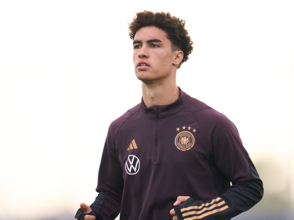 Barcelona Sepakat Lepas Noah Darvich ke Stuttgart