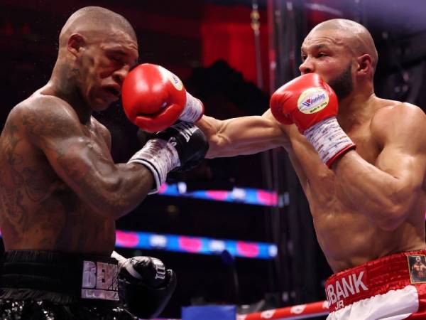 Chris Eubank Jr (kanan) menang angka mutlak atas Conor Benn pada bulan April. (Foto: Fight TV)