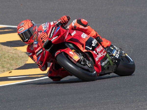 Davide Tardozzi salut dengan kemampuan Marc Marquez jinakkan Desmosedici GP25.