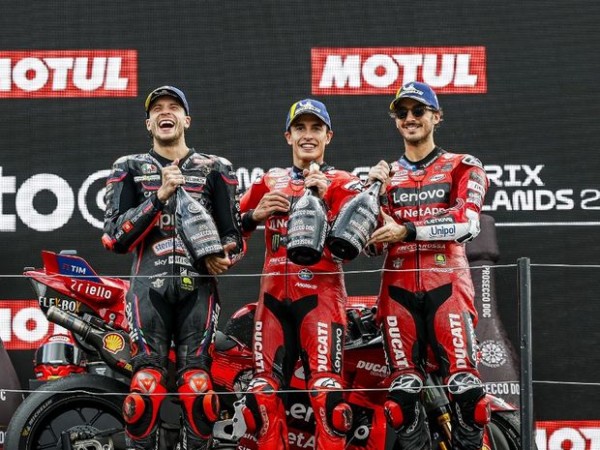 Marc Marquez (podium pertama), Marco Bezzecchi (kedua), Francesco Bagnia (ketiga) dalam gelaran MotoGP Belanda
