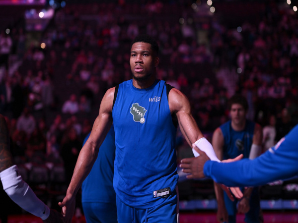 Giannis Antetokounmpo Masih Memantau Pergerakan Bucks