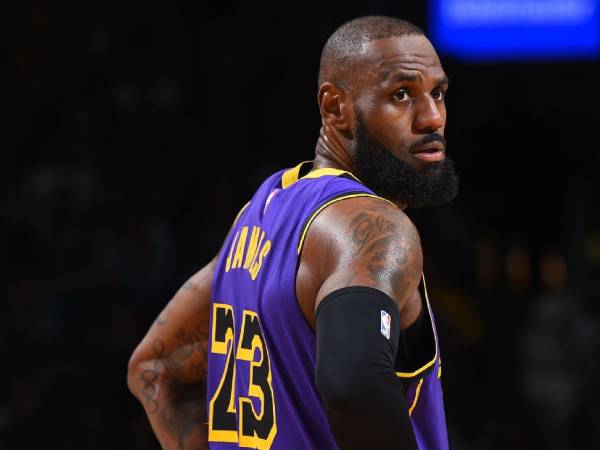 Ini membuat LeBron James tetap bersama Los Angeles Lakers untuk musim NBA ke-23 yang memecahkan rekor. (Foto: AP)