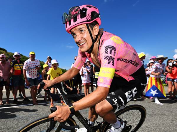 Richard Carapaz seharusnya memimpin tim EF Education-EasyPost dan mempertahankan gelar King of the Mountains-nya di Lille. (Foto: AP)