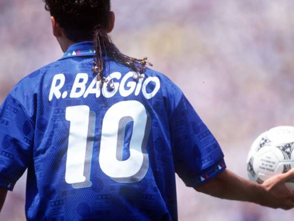 Roberto Baggio Tak Pernah Merasa Setara dengan Diego Maradona Atau Pele