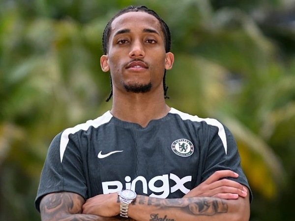 Chelsea mendapatkan striker Brighton, Joao Pedro