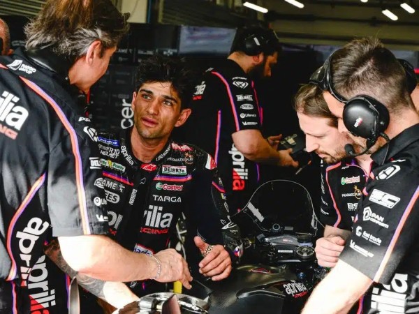 Jorge Martin bersama skuat Tim Aprilia MotoGP 2025