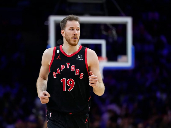 Jakob Poeltl sepakat perpanjang kontraknya dengan Toronto Raptors.