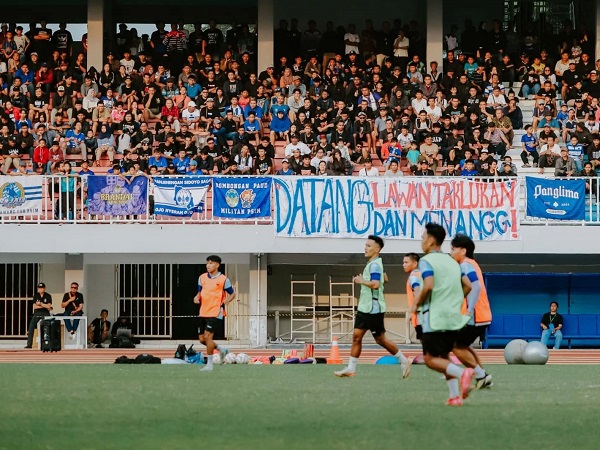 Atmosfir latihan perdana PSIM Jogja membuat Jean Paul van Gastel kaget
