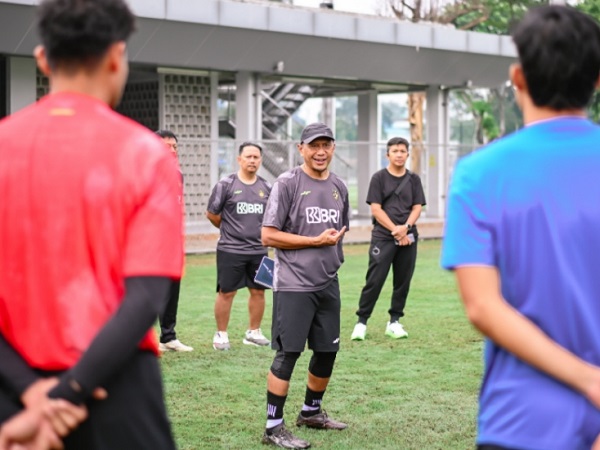 Pelatih Tim Liga Indonesia All-Star, Rahmad Darmawan memimpin latihan timnya