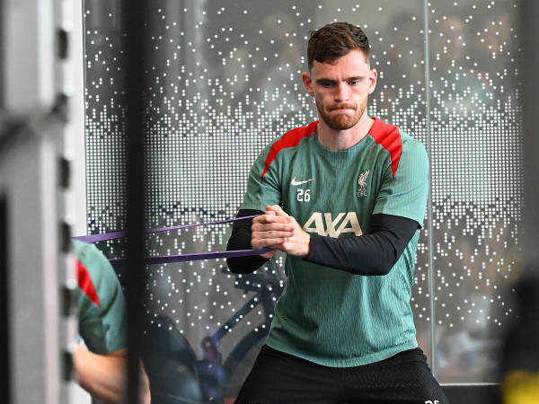 Unggah Foto Samar, Andy Robertson Isyaratkan Masa Depannya di Liverpool