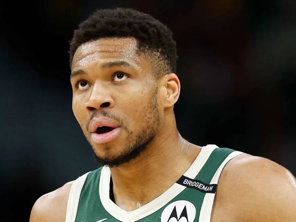 Giannis Antetokounmpo memiliki kekuasaan untuk memaksa keluar jika merasa Bucks tidak lagi layak juara. (Foto: AP)