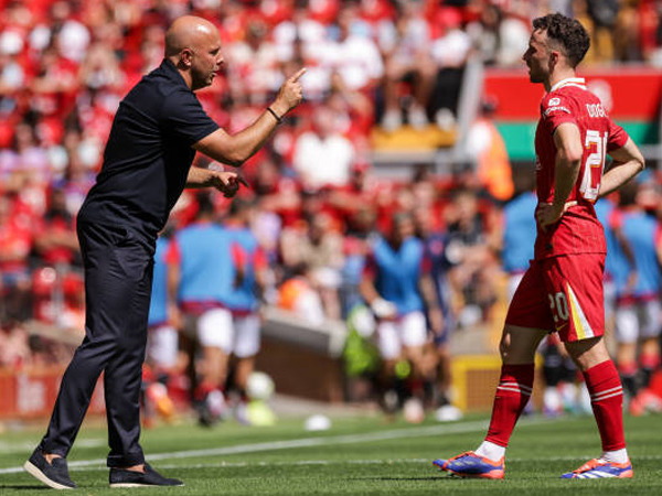 Arne Slot Kenang Kebaikan Diogo Jota dalam Ungkapan Duka yang Mendalam