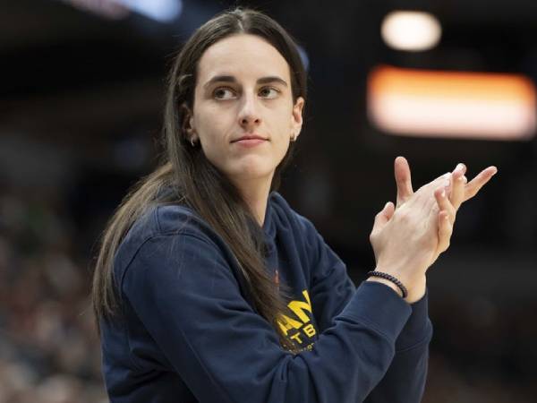 Caitlin Clark telah kembali berlatih dengan aktivitas ringan tanpa kontak, tetapi belum diizinkan untuk beraktivitas penuh. (Foto: AP)