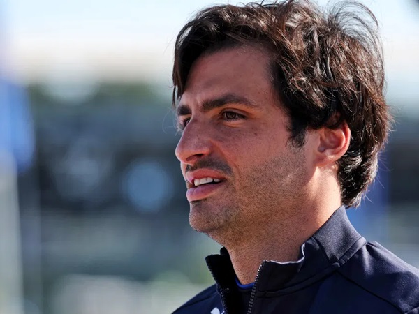 Carlos Sainz Memahami Situasi yang Dialami George Russell