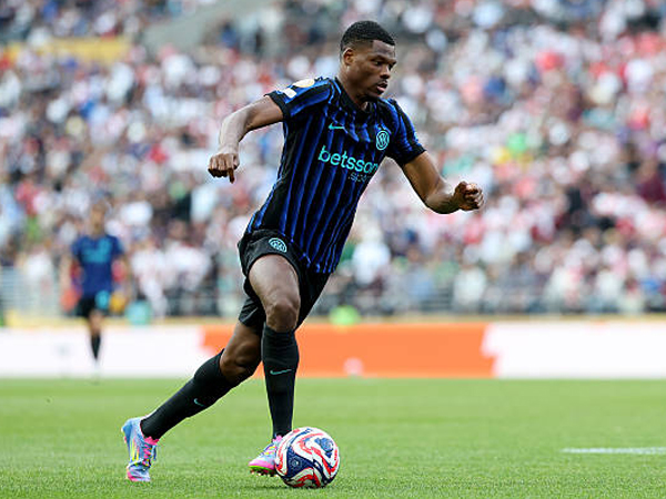 Jorge Mendes Buka Peluang Transfer Denzel Dumfries ke Barcelona