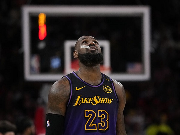 LeBron James beri penjelasan terkait aktivitasnya di fasilitas latihan Cavaliers.