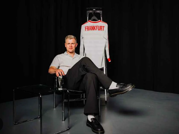 Jonathan Burkardt Resmi Gabung Eintracht Frankfurt (Sumber: Eintracht Frankfurt)