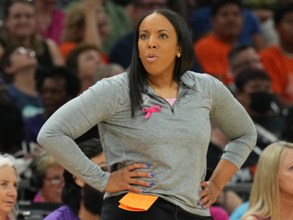 Nikki Blue bergabung dengan Mercury pada 2022 sebagai asisten dan dipromosikan menjadi pelatih interim pada Juni 2023. (Foto: AP)