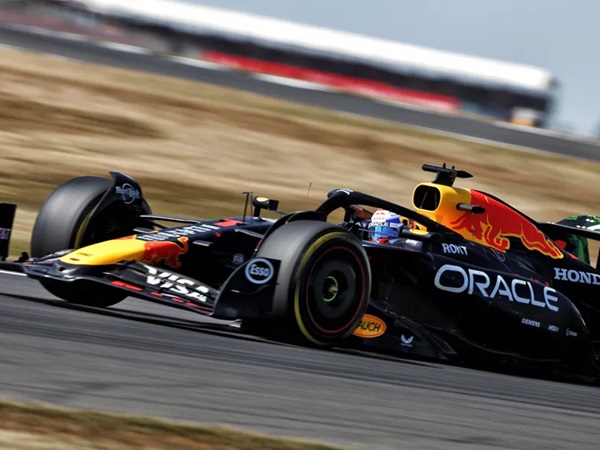 Zak Brown Sebut Menakutkan jika Verstappen Gabung Mercedes