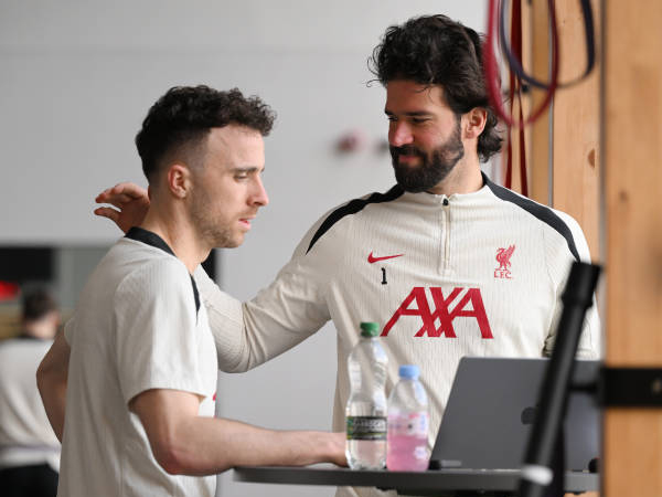 Alisson Becker Tak Bisa Hadiri Pemakaman Diogo Jota, Lautan Jadi Pemisah