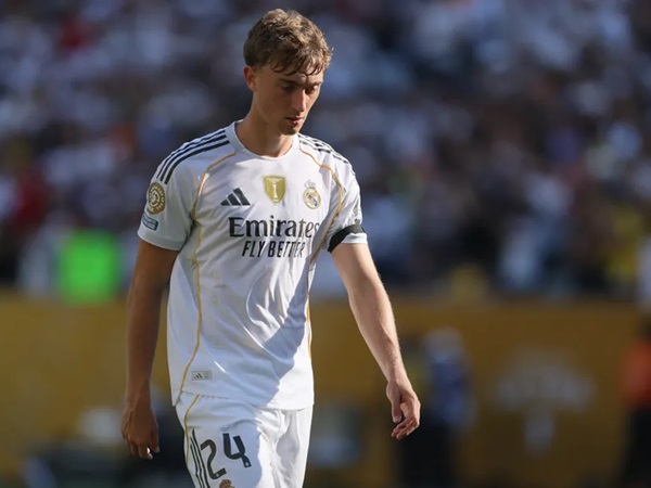 Dean Huijsen Minta Maaf Usai Terima Kartu Merah