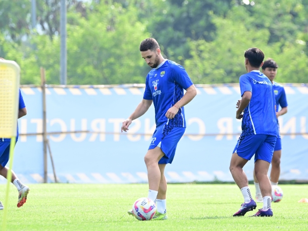 Gelandang Persib, Luciano Guaycochea