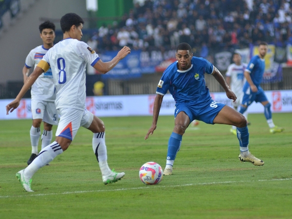 Persib kalah 0-2 dari Port FC