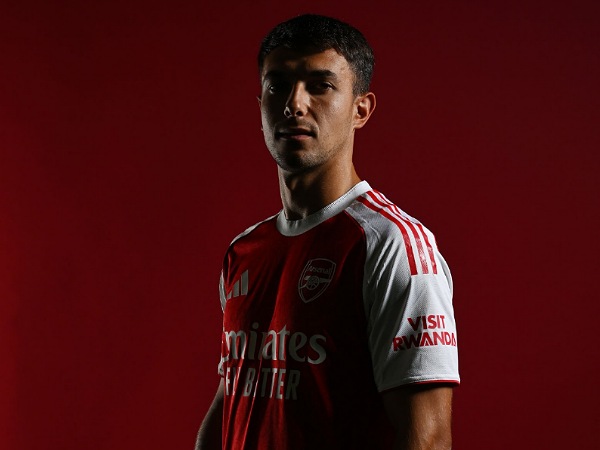 Martin Zubimendi resmi berseragam Arsenal