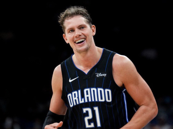 Moe Wagner bergabung dengan rotasi center yang solid bersama Wendell Carter Jr dan Goga Bitadze, memberikan Magic trio interior yang andal. (Foto: AP)