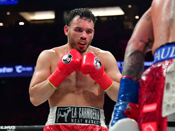 Julio Cesar Chavez Jr ditangkap pada Rabu oleh lebih dari dua puluh agen federal AS saat mengendarai skuter di luar rumahnya di Studio City, Los Angeles. (Foto: Fight TV)