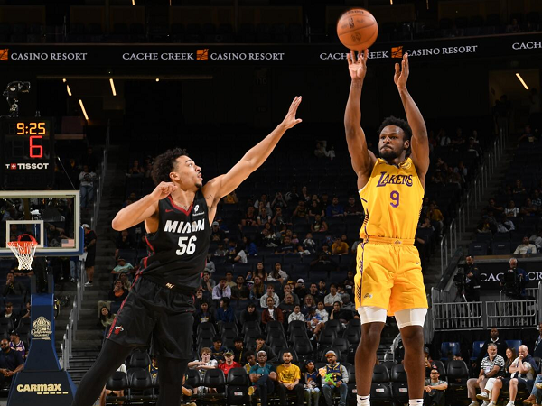 Los Angeles Lakers berhasil pukul mundur Miami Heat.