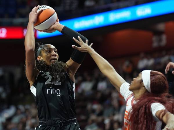 A’ja Wilson mencetak 19 poin saat Las Vegas Aces meraih kemenangan 86-68 atas tuan rumah Connecticut Sun pada Minggu (6/7). (Foto: AP)