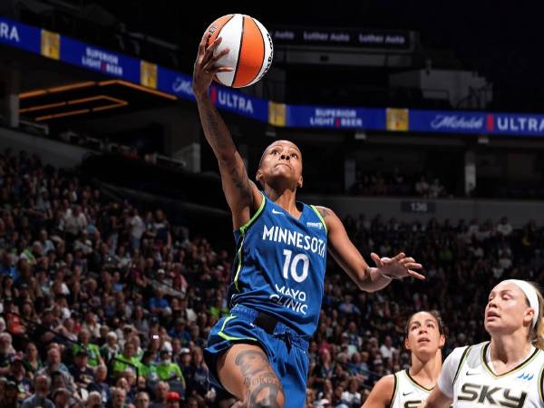 Courtney Williams mencetak 25 poin saat Minnesota Lynx meraih kemenangan 80-75 atas Chicago Sky pada Minggu (6/7) malam di Minneapolis. (Foto: AP)