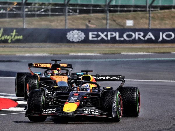 Max Verstappen Terkejut dengan Penalti Diterima Piastri
