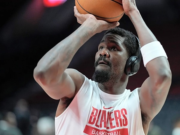 Rob Pelinka Ungkap Alasan Memilih Datangkan DeAndre Ayton