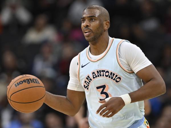Kini berstatus sebagai pemain agen bebas, Chris Paul sedang mencari klub yang tepat untuk mengakhiri kariernya selama 20 tahun. (Foto: AP)
