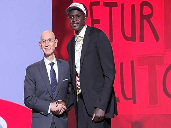 Khaman Maluach Ungkap Pesan yang Disampaikan Devin Booker